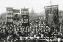  Демонстрация в честь 1 мая 1917 года в Петрограде. Дворцовая площадь. Почтовая открытка