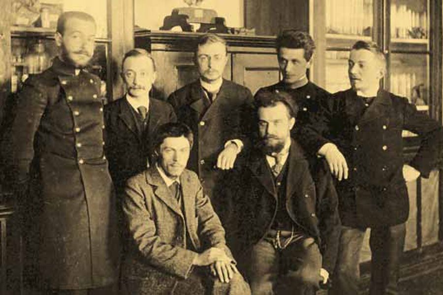 Ю. Н. Вагнер (сидит слева) со своими студентами. СПб, 1894. Архив автора.