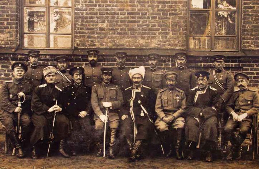 После Октябрьского переворота 1917 года Г. М. Семенов (в центре в белой папахе) поднял мятеж на станции Березовка, положив начало Гражданской войне в Забайкалье