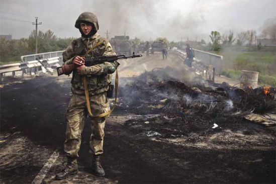 В ОГОРОДЕ БУЗИНА, ПО ТЕЛЕВИЗОРУ ВОЙНА